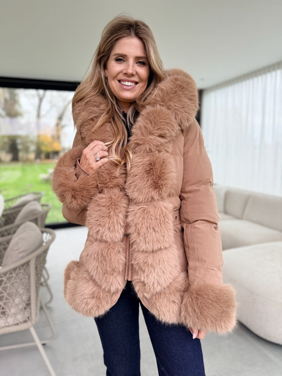 DILA LANGE JAS DONKER BEIGE