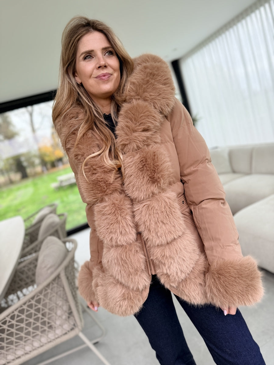 DILA LANGE JAS DONKER BEIGE