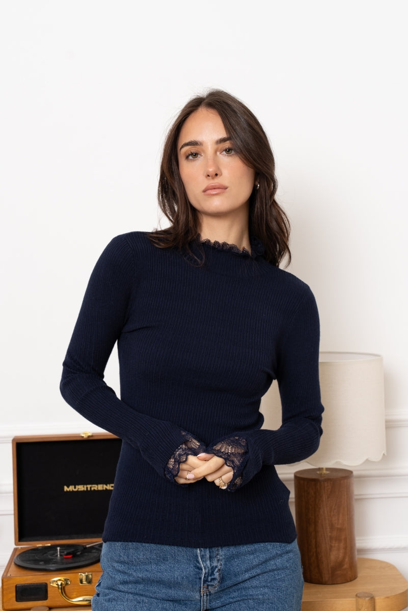 GERDA SOUSPULL MET KANTEN DETAIL DONKERBLAUW