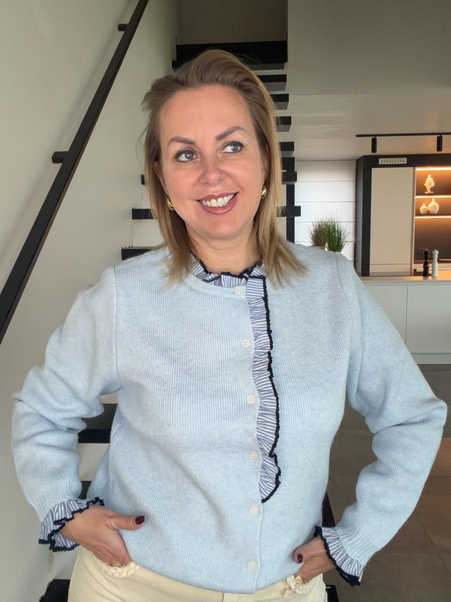 GRACIA TU PULL BLAUW HEMD DETAIL AAN KRAAG EN MOUW